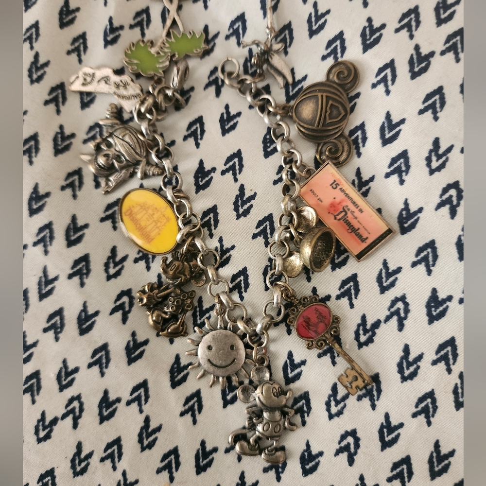 7" long Disney charm bracelet full of lots of charms!15 Anniversery